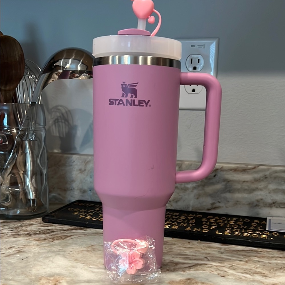 Stanley lavender Tumbler with 2 straw toppers and bow detail